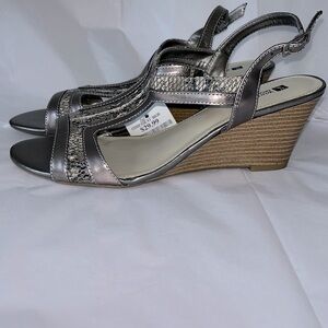 White Mountain slingback open heel/toe pewter/graphite/metallic wedge sandals.11